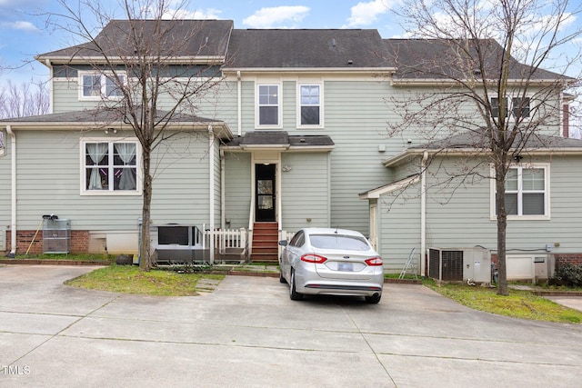 view of front of property with concrete driveway and a shingled roof