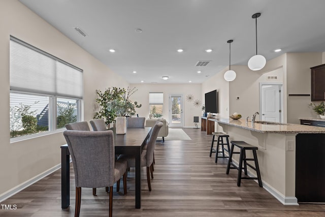 dining area featuring visible vents, dark wood-type flooring, and recessed lighting