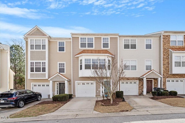 view of front of property featuring a garage and driveway