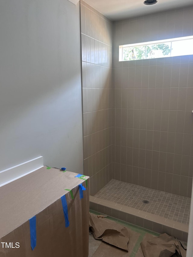 108 Pointe Park Cir, Holly Springs, NC 27540 - bathroom with a tile shower