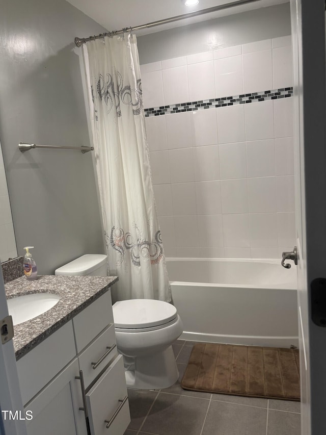 full bathroom featuring toilet, shower / bath combo with shower curtain, and vanity