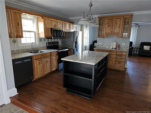 kitchen featuring stainless steel appliances, dark wood-style flooring, a sink, ornamental molding, and open shelves