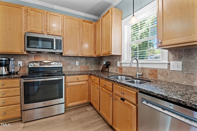 6509 Virgilia Ct, Raleigh, NC 27616 - kitchen featuring crown molding, a sink, stainless steel appliances, light wood-type flooring, and backsplash