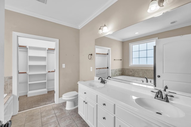 full bath featuring a sink, a walk in closet, a garden tub, and crown molding