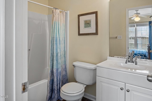 full bathroom with shower / bath combination with curtain, vanity, toilet, and a ceiling fan