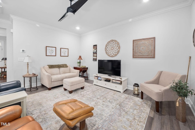 living area featuring recessed lighting, crown molding, baseboards, and wood finished floors