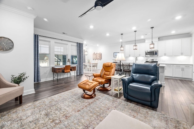 living room featuring ceiling fan, recessed lighting, crown molding, and wood finished floors