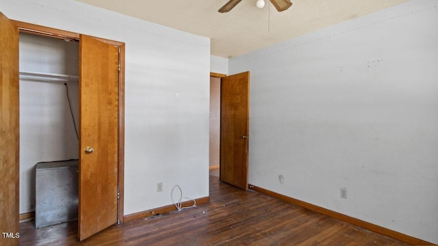 unfurnished bedroom featuring a ceiling fan, wood-type flooring, a closet, and baseboards