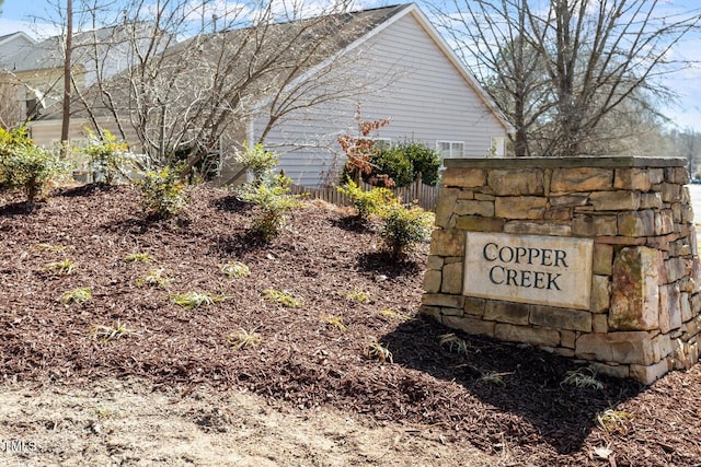 view of community / neighborhood sign