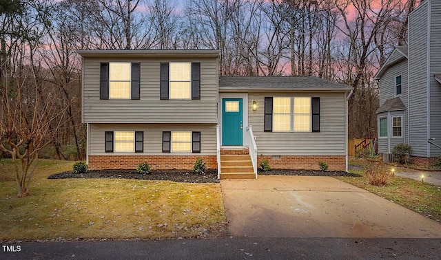 8341 Wynewood Ct, Raleigh, NC 27616 - split level home featuring entry steps, a front lawn, and crawl space