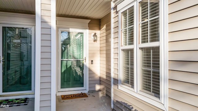 entrance to property featuring covered porch