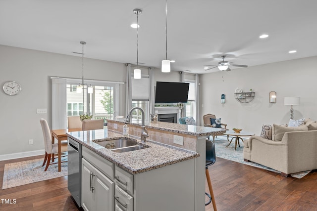 kitchen featuring a sink, open floor plan, dark wood-type flooring, ceiling fan, and recessed lighting