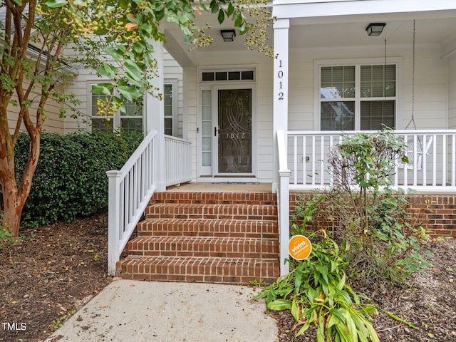 entrance to property featuring covered porch