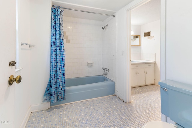 bathroom with shower / bath combo, baseboards, visible vents, toilet, and vanity