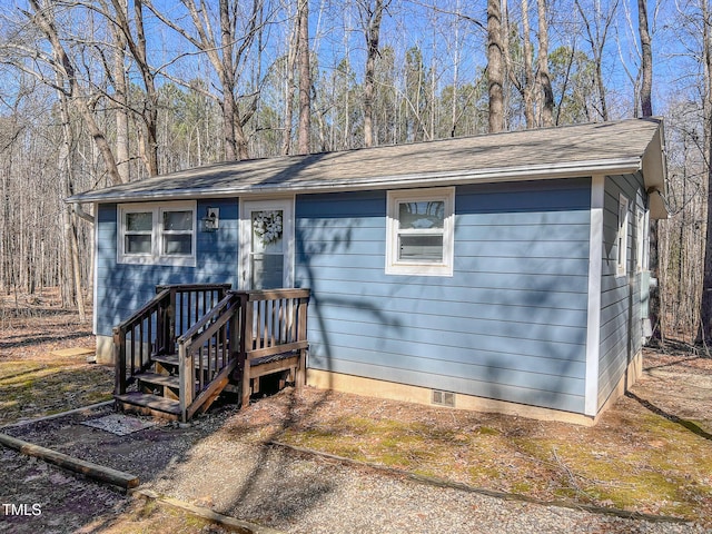 ranch-style home featuring crawl space