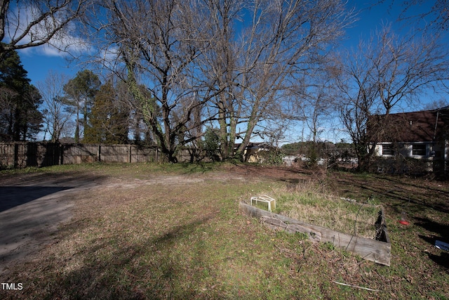 view of yard featuring fence