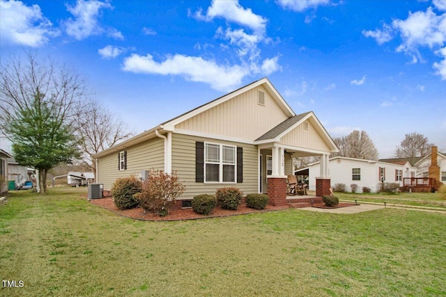 view of front of property featuring central air condition unit, a patio area, a ceiling fan, and a front yard