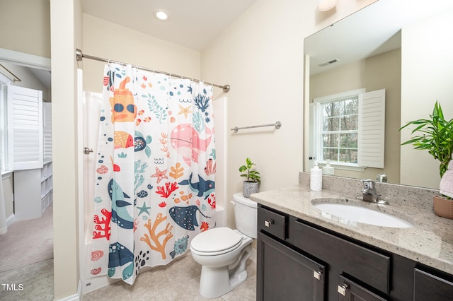 full bath featuring visible vents, a shower with shower curtain, vanity, and toilet