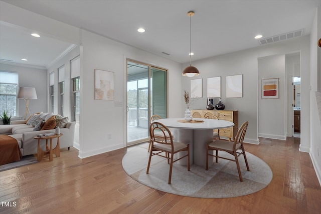 dining area featuring visible vents, recessed lighting, light wood-type flooring, and baseboards