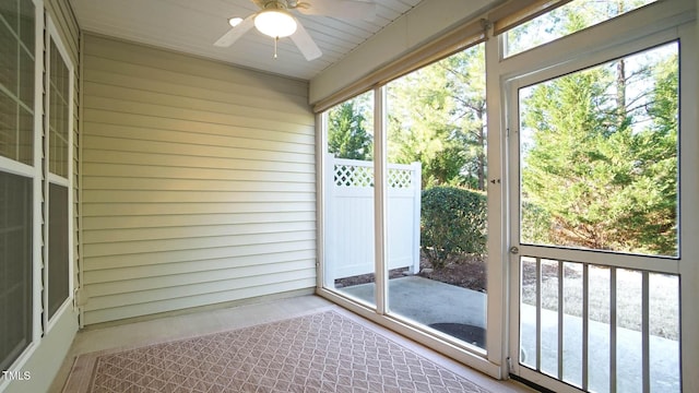 unfurnished sunroom with a wealth of natural light and ceiling fan