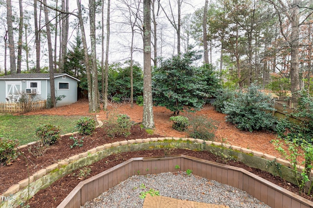 view of yard featuring an outdoor structure