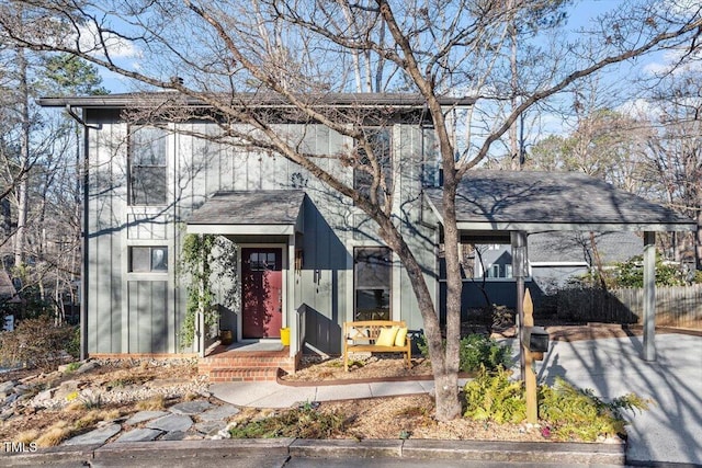 view of front of house featuring a shingled roof