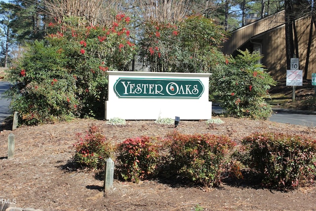 view of community / neighborhood sign