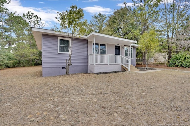 view of front facade with crawl space and a porch