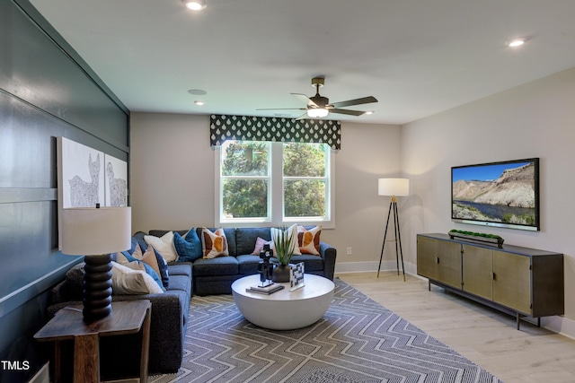 living area with light wood-type flooring, ceiling fan, baseboards, and recessed lighting