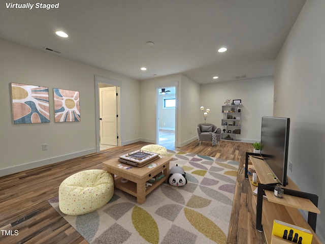 living room featuring visible vents, wood finished floors, and recessed lighting