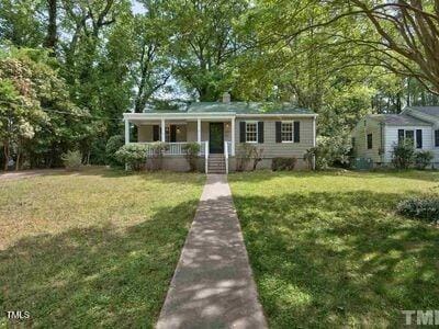 view of front of home featuring a porch and a front lawn