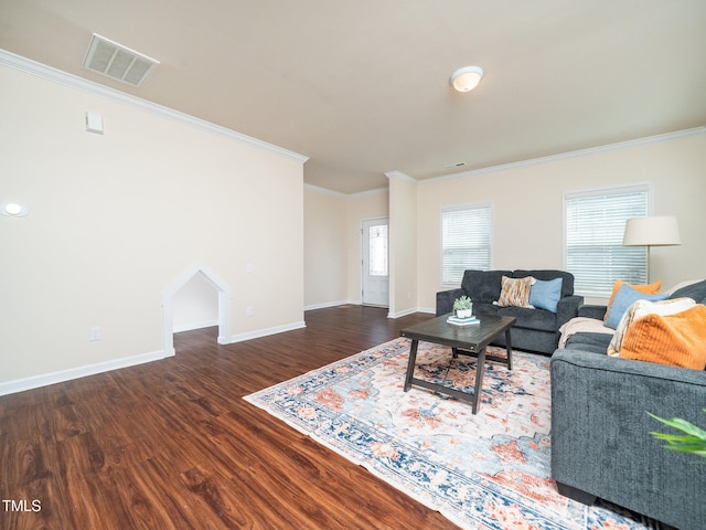 living area featuring a healthy amount of sunlight, visible vents, baseboards, and wood finished floors