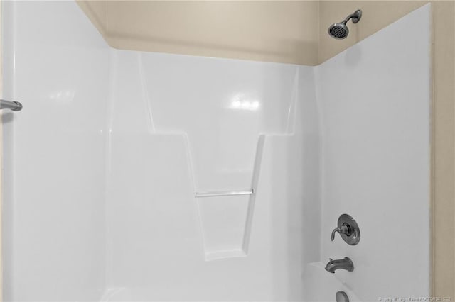 room details with tub / shower combination