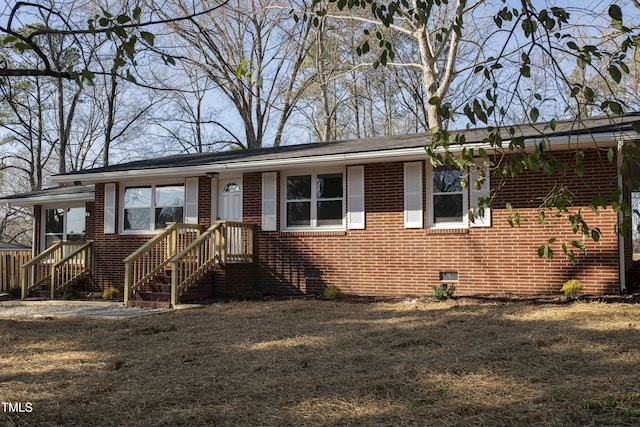 ranch-style house with crawl space and brick siding