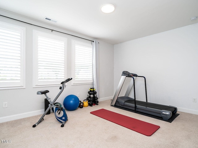 workout area featuring carpet flooring, visible vents, and baseboards