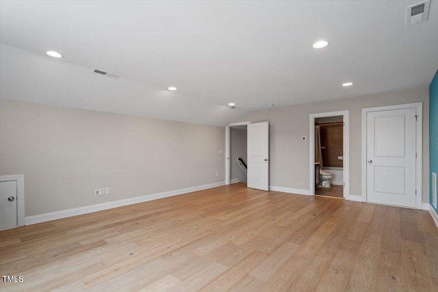 spare room featuring light wood-style floors, baseboards, visible vents, and recessed lighting