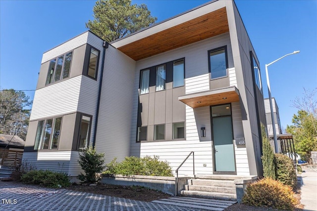 view of contemporary house
