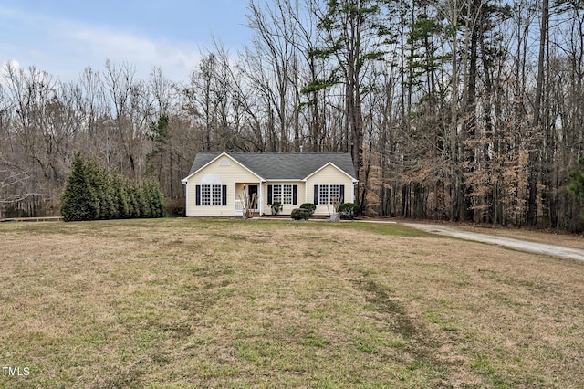 view of front of home featuring a front yard