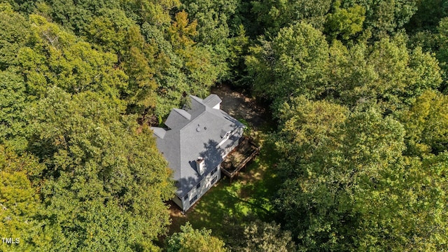 bird's eye view featuring a wooded view