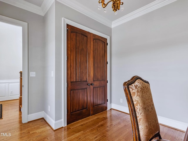 309 Shoreline Dr, Princeton, NC 27569 - entrance foyer featuring crown molding, baseboards, light wood-type flooring, and an inviting chandelier