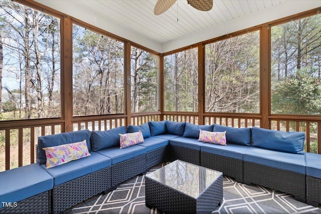 sunroom / solarium featuring a ceiling fan