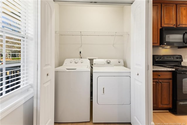 laundry room featuring laundry area and independent washer and dryer