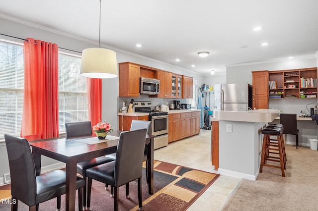 dining space featuring recessed lighting, crown molding, and baseboards