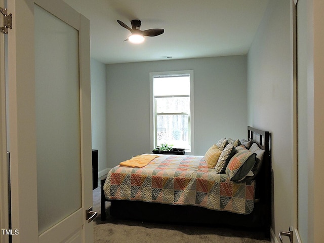 bedroom with ceiling fan