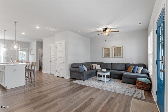 living area featuring visible vents, wood finished floors, recessed lighting, baseboards, and ceiling fan