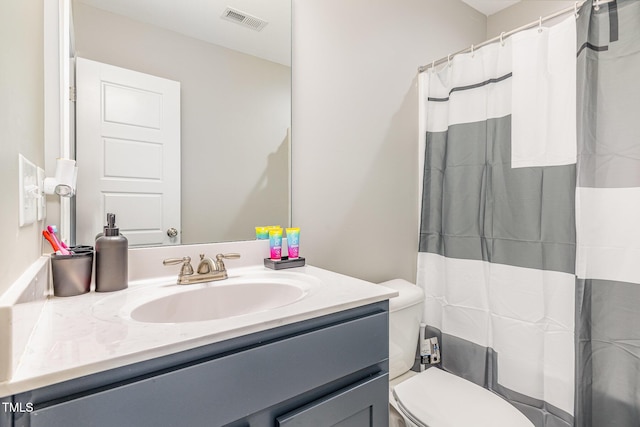 full bath with a shower with curtain, visible vents, vanity, and toilet