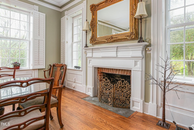 living area featuring crown molding, wood finished floors, and a wealth of natural light
