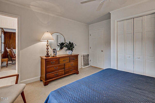 bedroom with light carpet, ceiling fan, ornamental molding, and baseboards