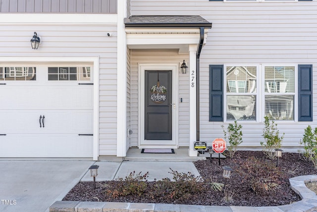 doorway to property with driveway