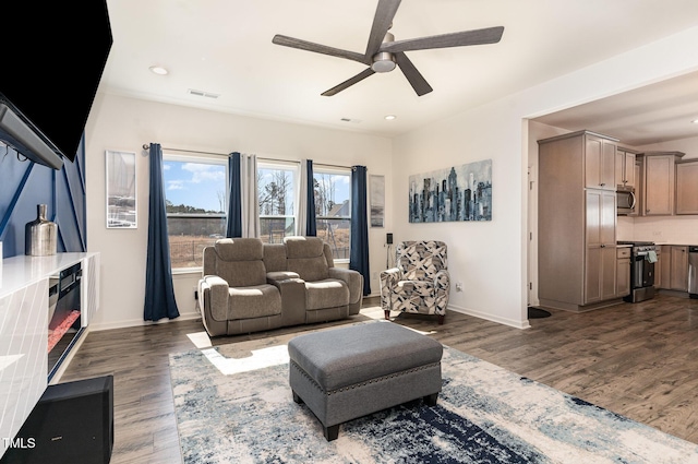 living area with a ceiling fan, visible vents, baseboards, recessed lighting, and dark wood-style flooring